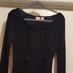 Y2K Black Sweater. Fringed Ends  Size LARGE